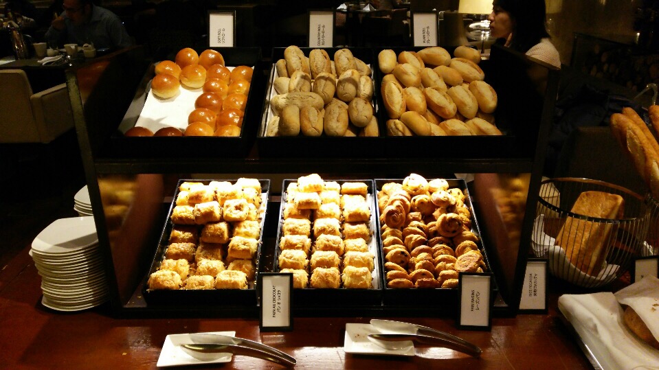 ヒルトン東京の「マーブルラウンジ」で朝食ビュッフェを食べてきました